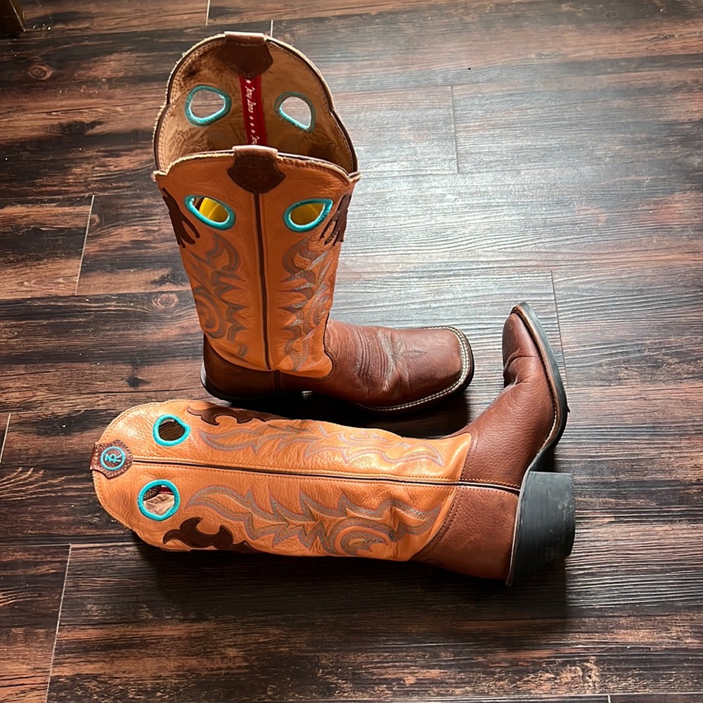 Womens Tony Lama’s cowgirl boots